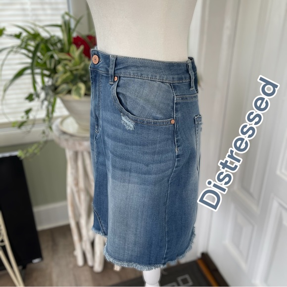 Rocks & Indigo Frayed Hem Skirt - Picture 3 of 6